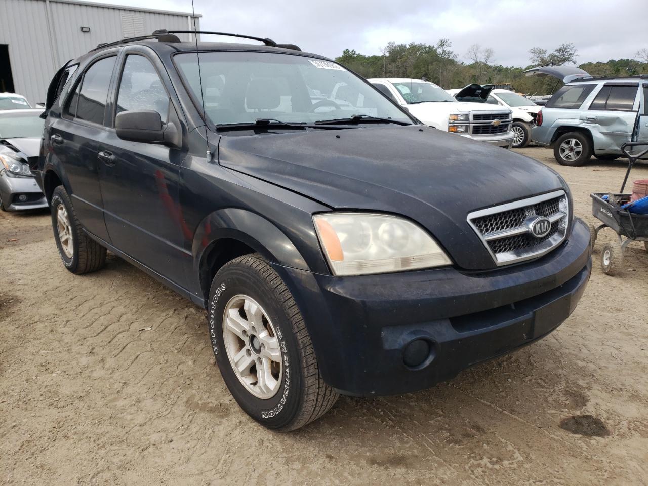 KIA SORENTO EX 2004 with VIN KNDJD733X45207995 - Photo from auction