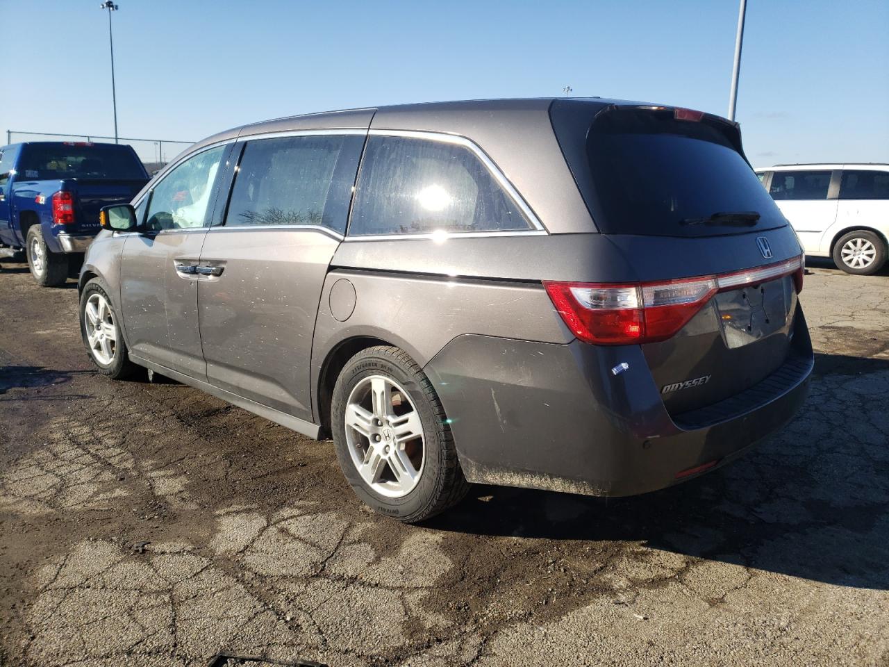 Photo 3 from auction – 2012 HONDA ODYSSEY TO with VIN 5FNRL5H99CB034622