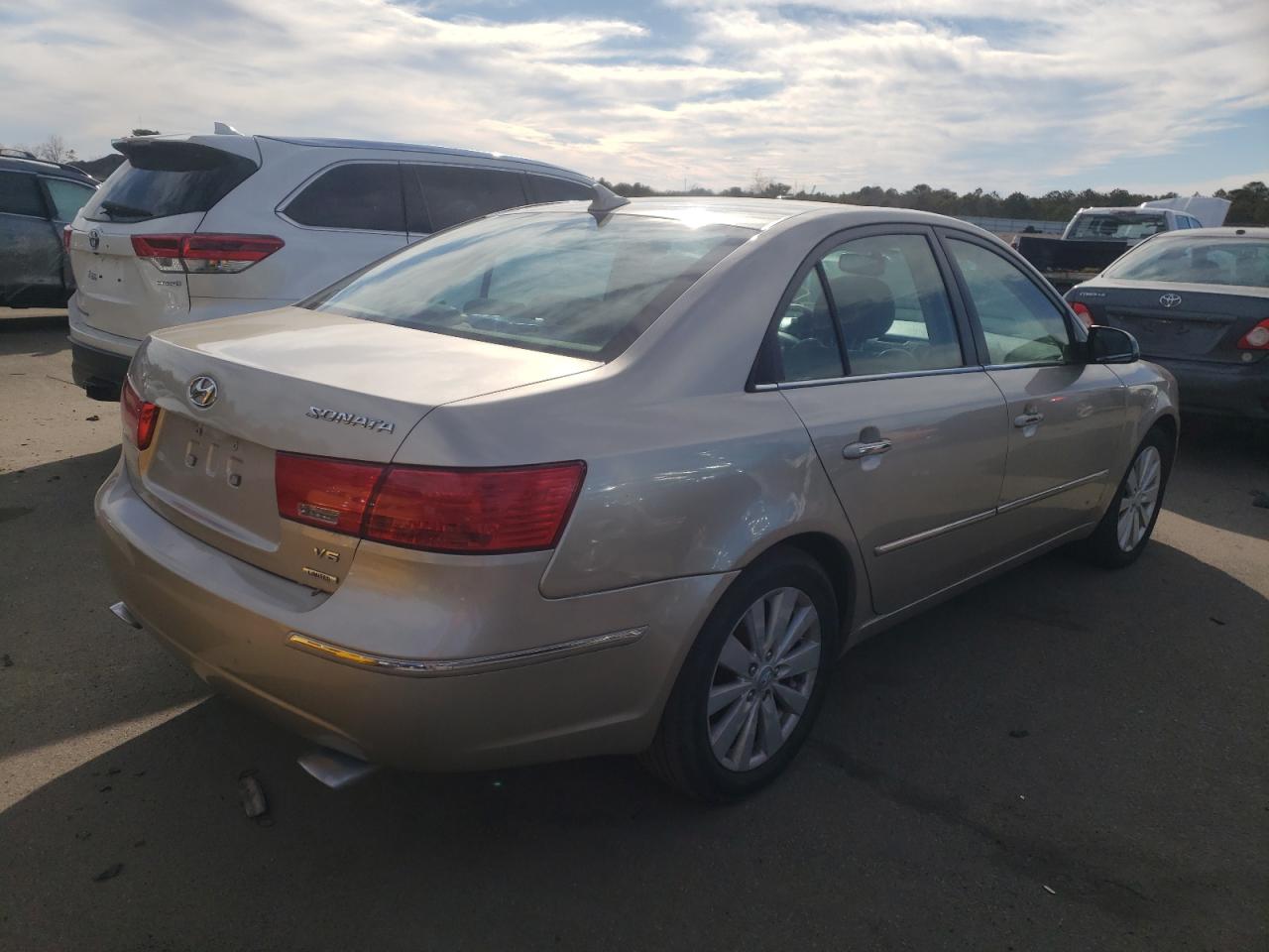 Photo 4 from auction – 2009 HYUNDAI SONATA SE with VIN 5NPEU46F99H430610