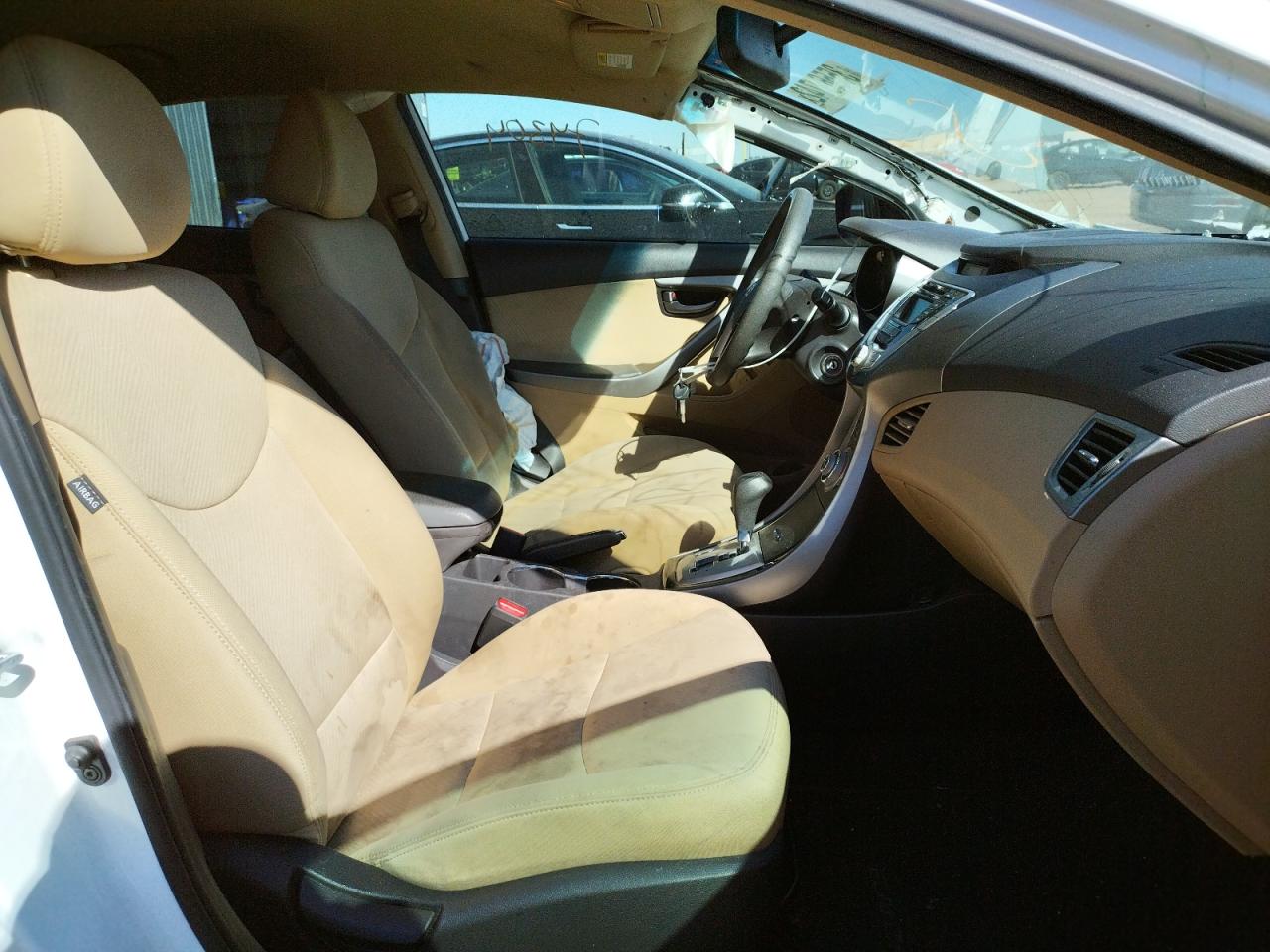 Photo 5 from auction – 2012 HYUNDAI ELANTRA GL with VIN 5NPDH4AE8CH114136