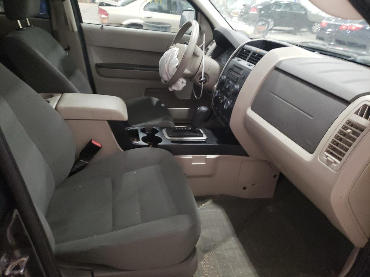 Photo 5 from auction – 2009 FORD ESCAPE XLS with VIN 1FMCU02739KA92813