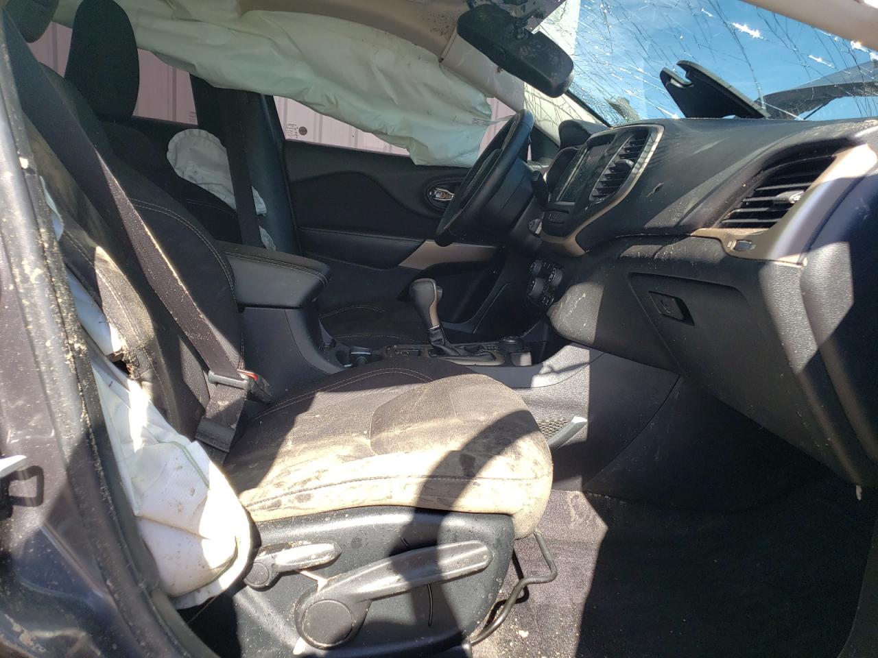 Photo 5 from auction – 2017 JEEP CHEROKEE L with VIN 1C4PJMCB0HW584473