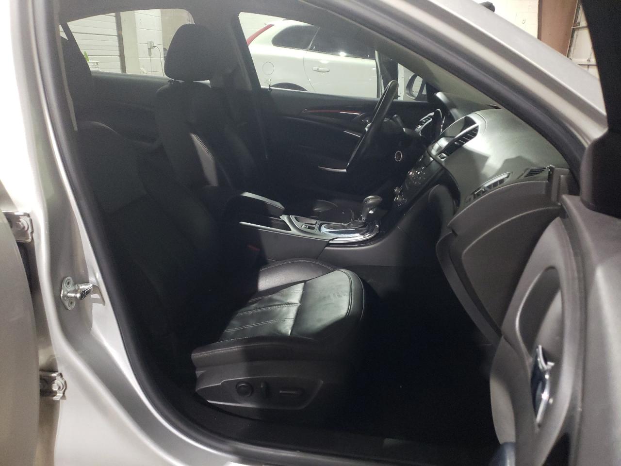 Photo 5 from auction – 2011 BUICK REGAL CXL with VIN W04GX5GV7B1115923