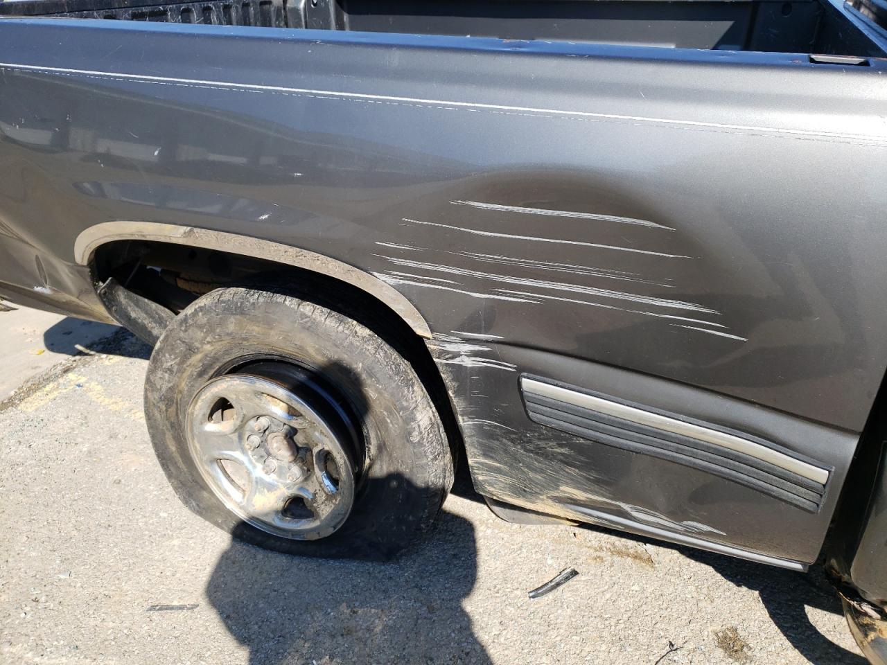Photo 9 from auction – 2001 CHEVROLET SILVERADO with VIN 2GCEC19W411338579