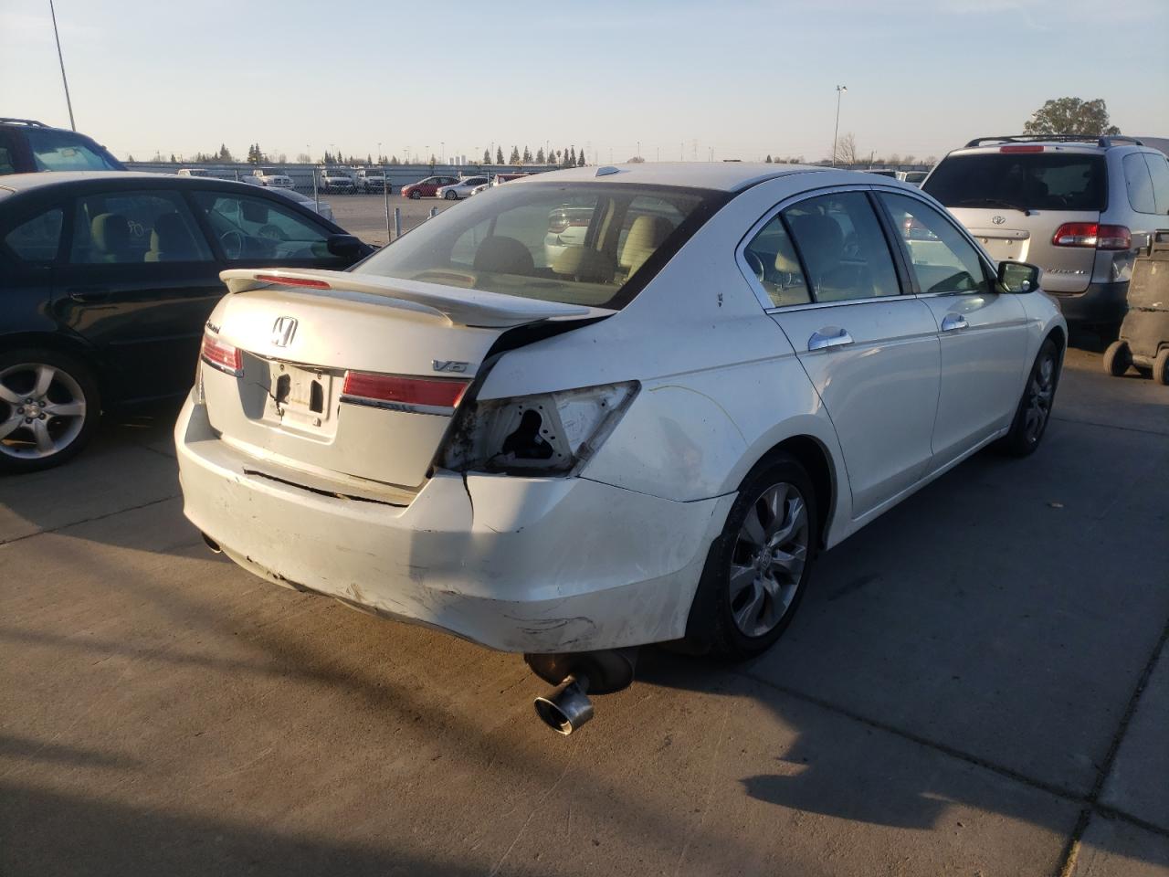Photo 4 from auction – 2011 HONDA ACCORD EXL with VIN 1HGCP3F85BA009573