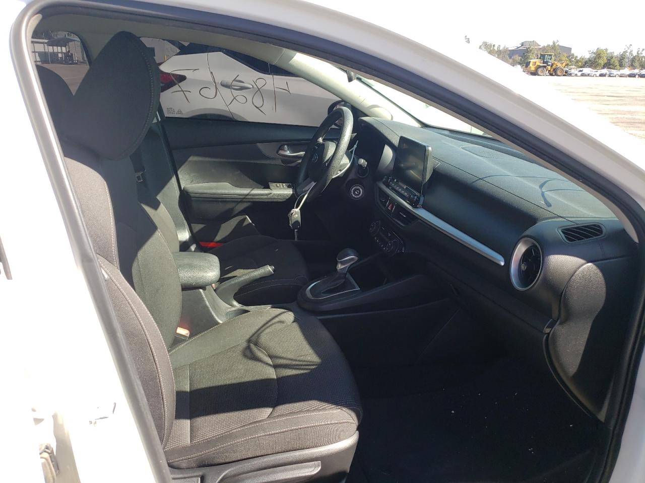 Photo 5 from auction – 2019 KIA FORTE FE with VIN 3KPF24AD7KE041846