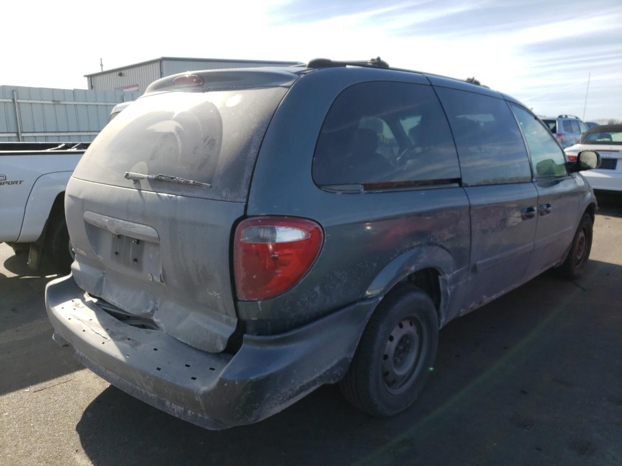 Photo 4 from auction – 2005 CHRYSLER TOWN & COU with VIN 2C4GP44R15R126729