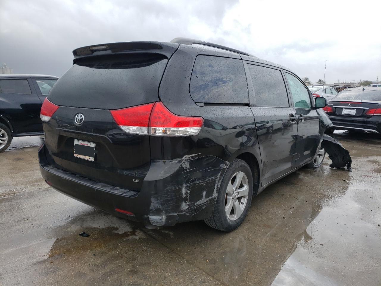 Photo 4 from auction – 2014 TOYOTA SIENNA LE with VIN 5TDKK3DC8ES413636