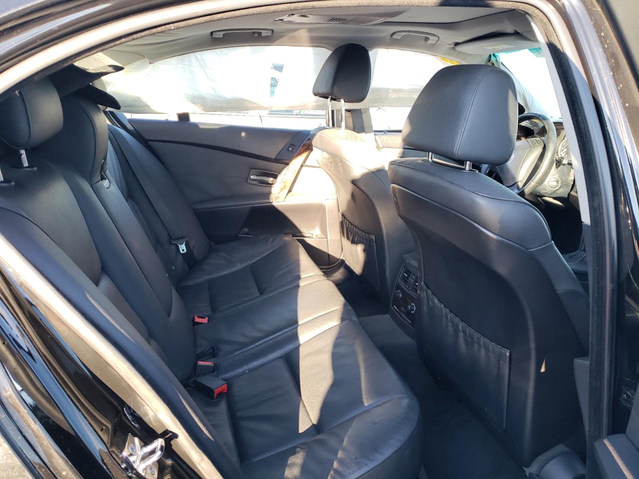 Photo 6 from auction – 2007 BMW 525 I with VIN WBANE53567CW59685