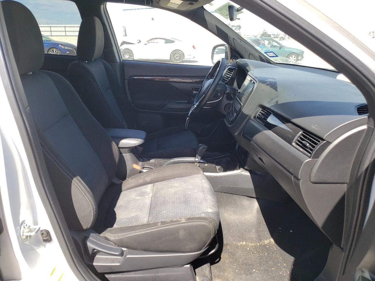 Photo 5 from auction – 2018 MITSUBISHI OUTLANDER with VIN JA4AD3A35JZ046188