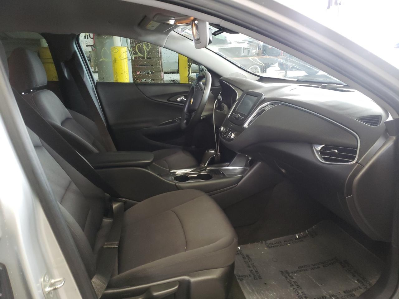 Photo 5 from auction – 2018 CHEVROLET MALIBU LT with VIN 1G1ZD5ST7JF182142