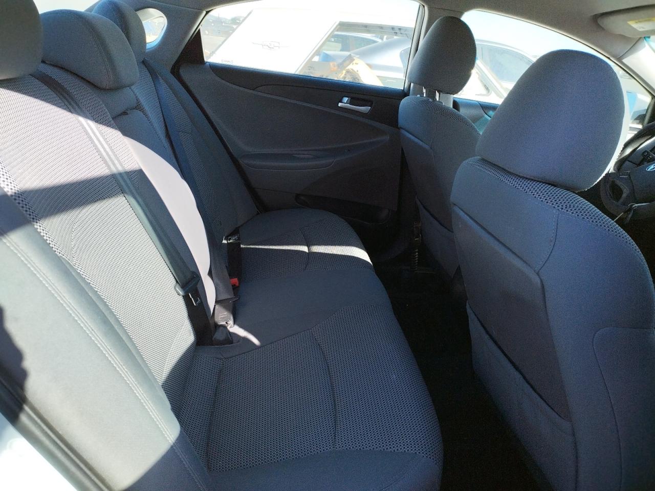 Photo 6 from auction – 2012 HYUNDAI SONATA with VIN 5NPEB4AC7CH379022