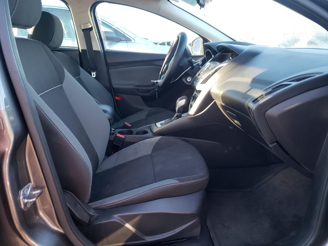 Photo 5 from auction – 2014 FORD FOCUS SE with VIN 1FADP3F26EL445748