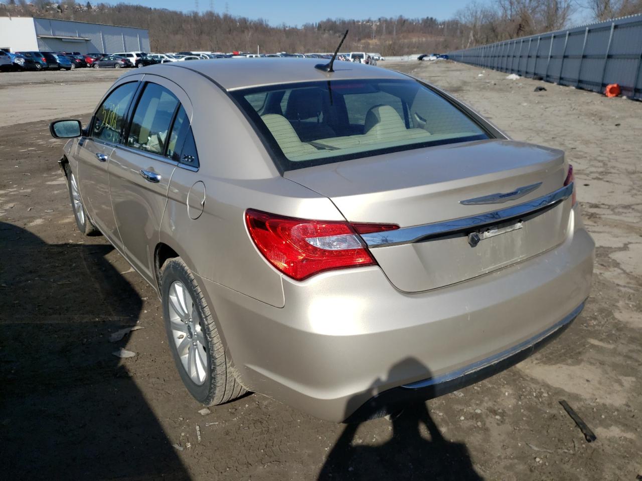 Photo 3 from auction – 2014 CHRYSLER 200 LIMITE with VIN 1C3CCBCG3EN135500