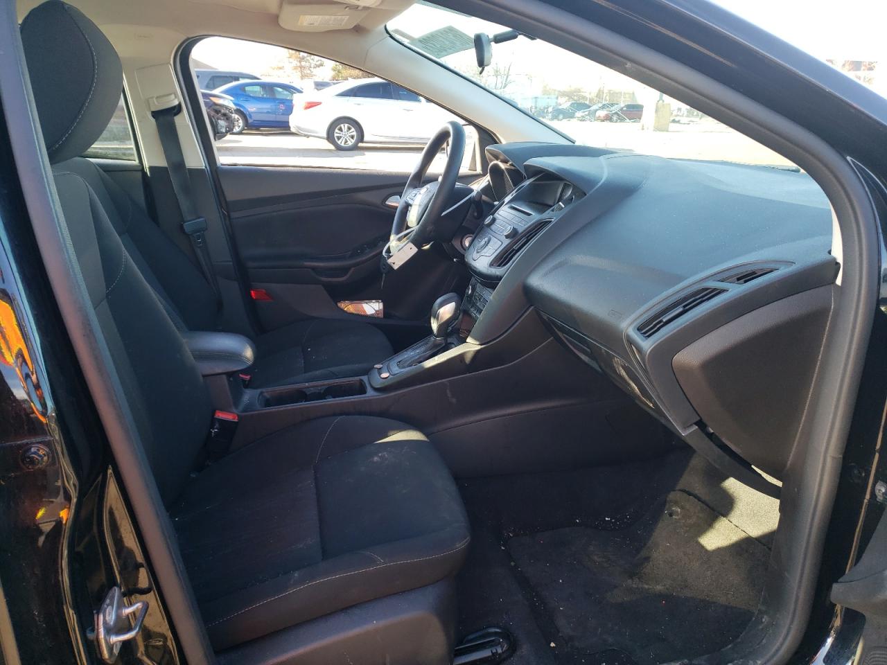 Photo 5 from auction – 2017 FORD FOCUS SE with VIN 1FADP3F23HL346860