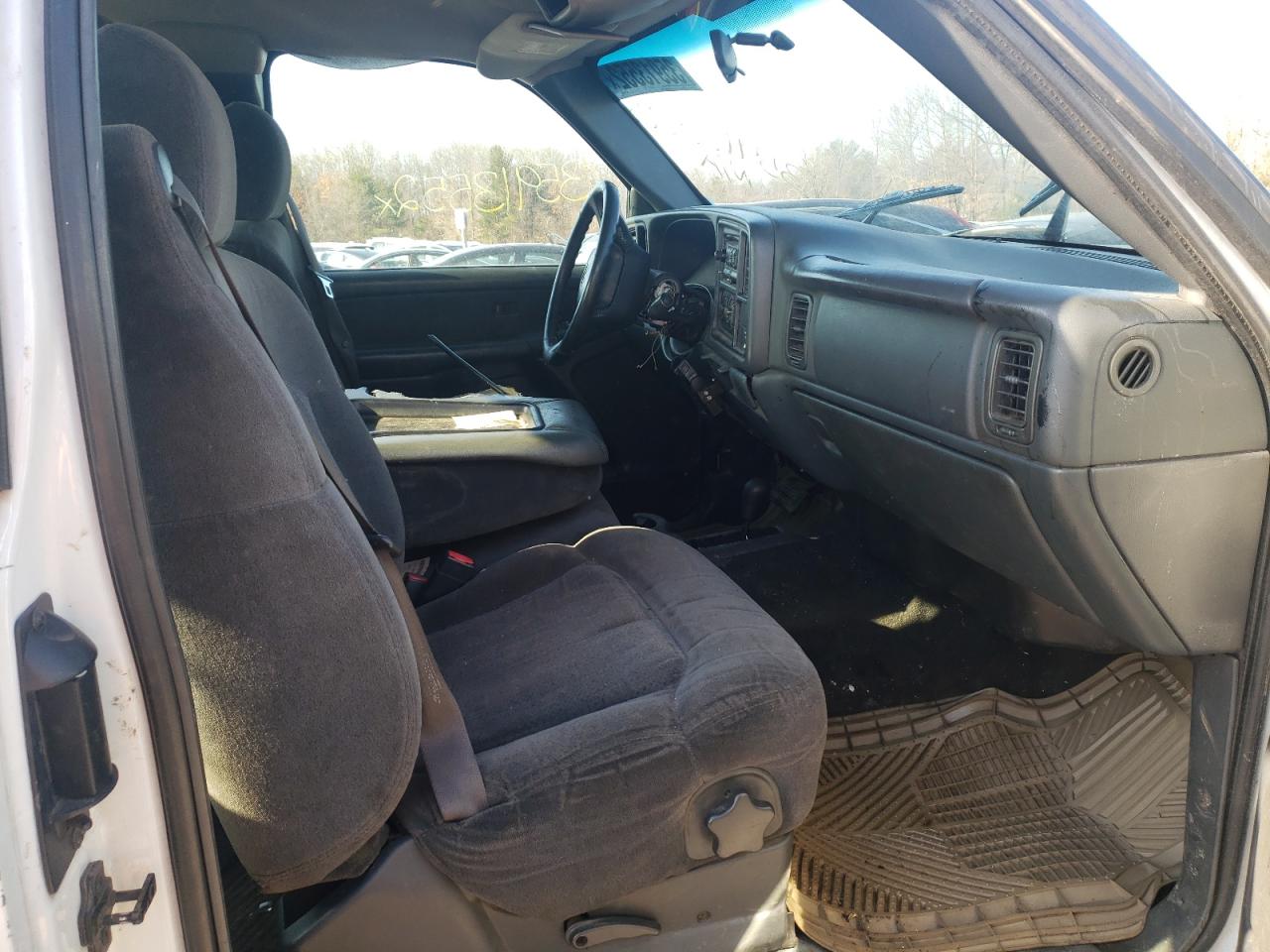 Photo 5 from auction – 2002 CHEVROLET SILVERADO with VIN 2GCEK19V421420694