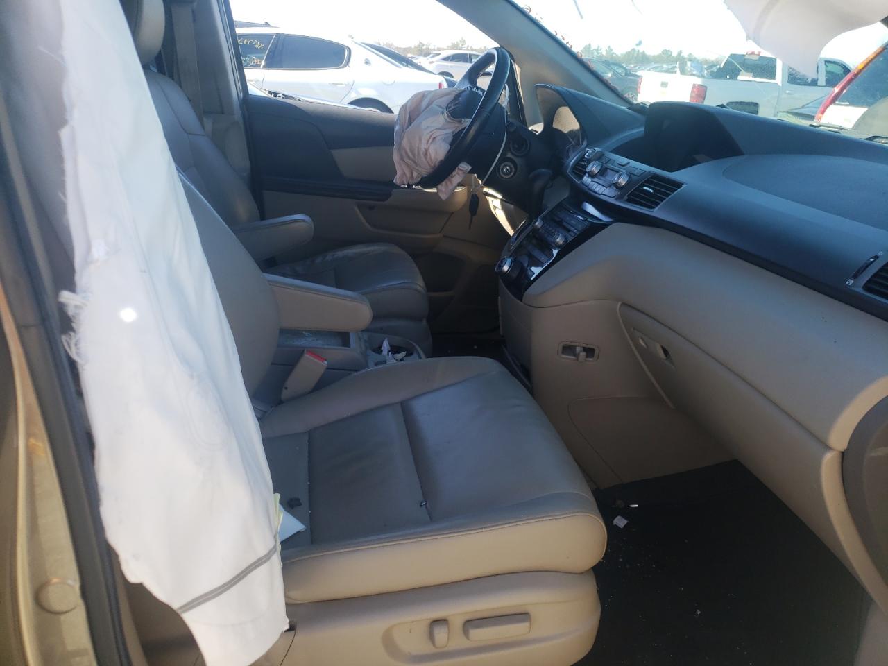 Photo 5 from auction – 2011 HONDA ODYSSEY TO with VIN 5FNRL5H94BB087436