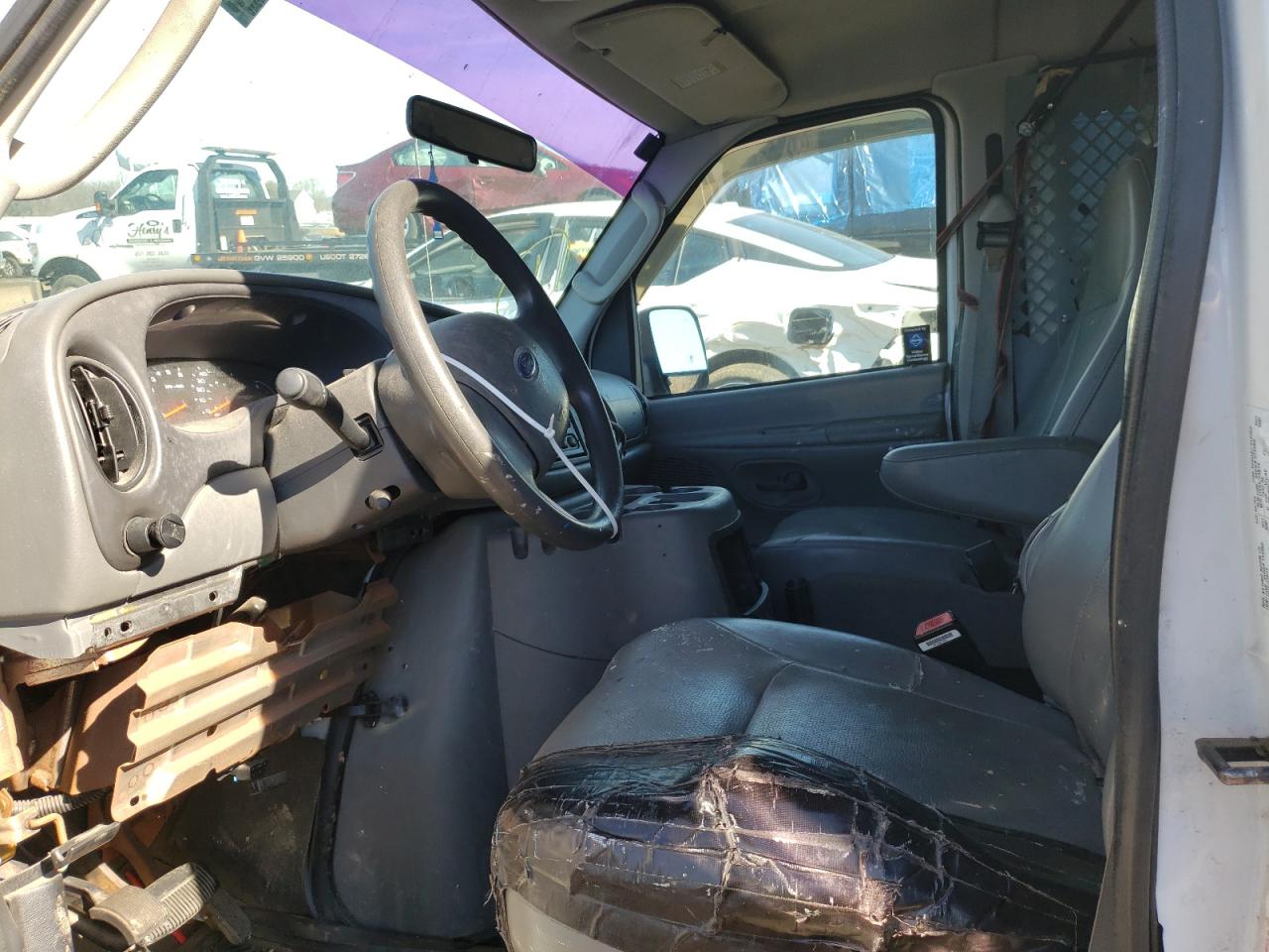 Photo 5 from auction – 2004 FORD ECONOLINE with VIN 1FBSS31L14HB37716