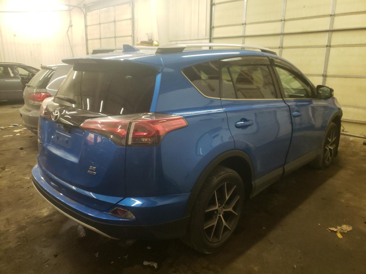 Photo 4 from auction – 2016 TOYOTA RAV4 SE with VIN 2T3JFREV5GW442838