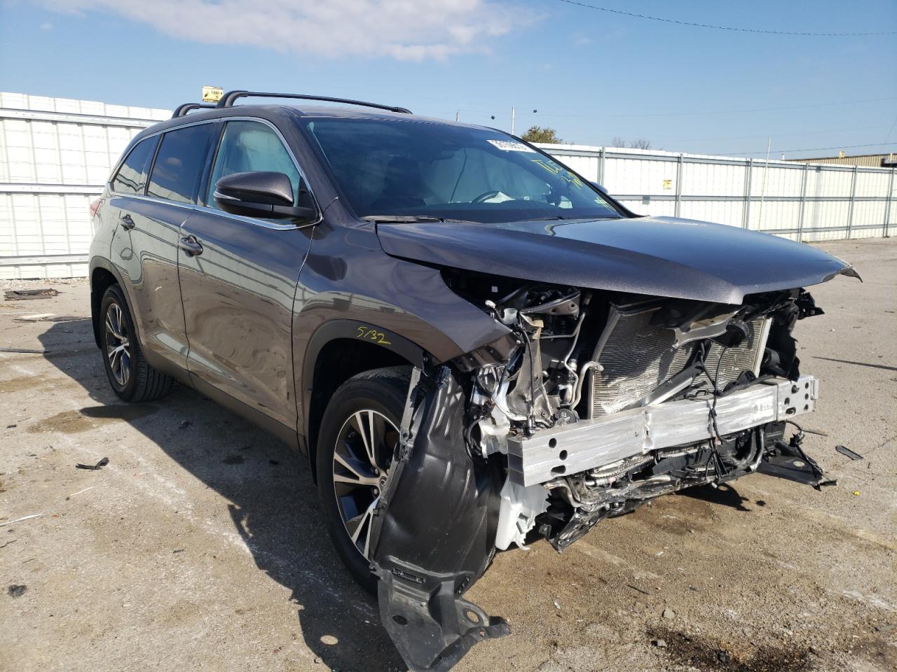 TOYOTA HIGHLANDER 2019 with VIN 5TDZARFH3KS052230 - Photo from auction