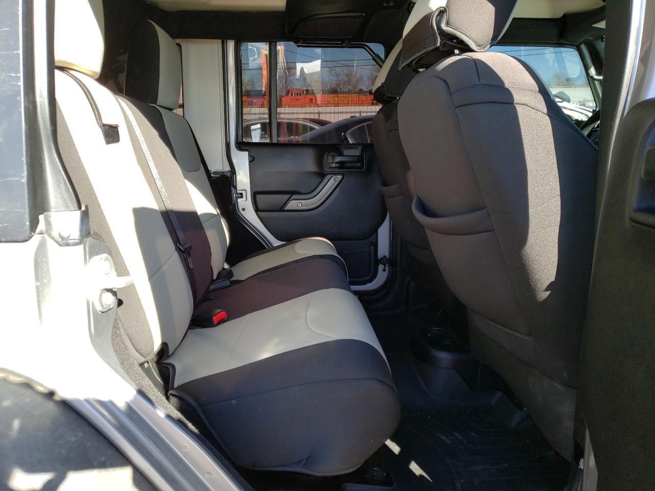 Photo 6 from auction – 2016 JEEP WRANGLER U with VIN 1C4BJWDG8GL204750