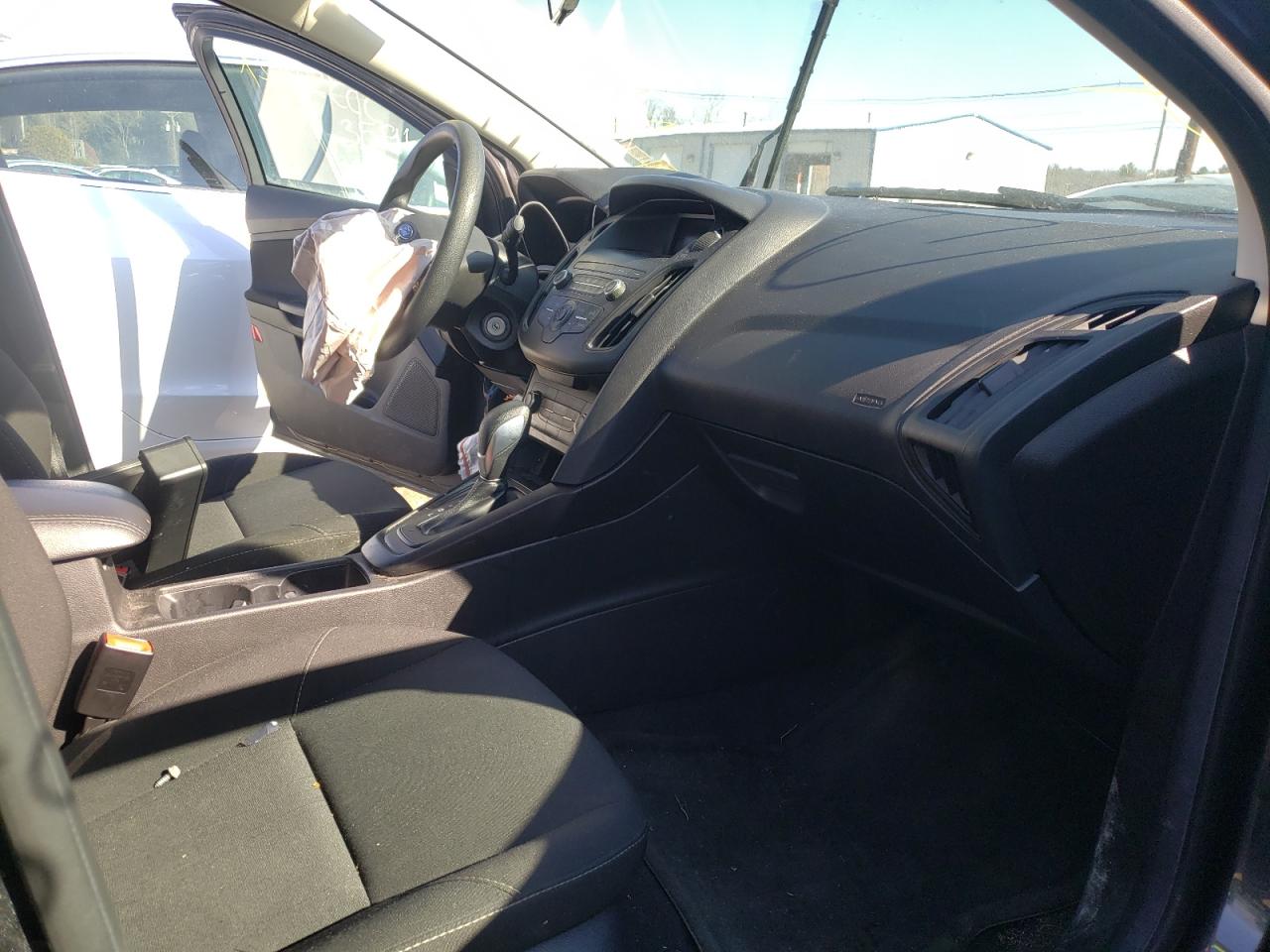 Photo 5 from auction – 2018 FORD FOCUS SE with VIN 1FADP3F22JL237571