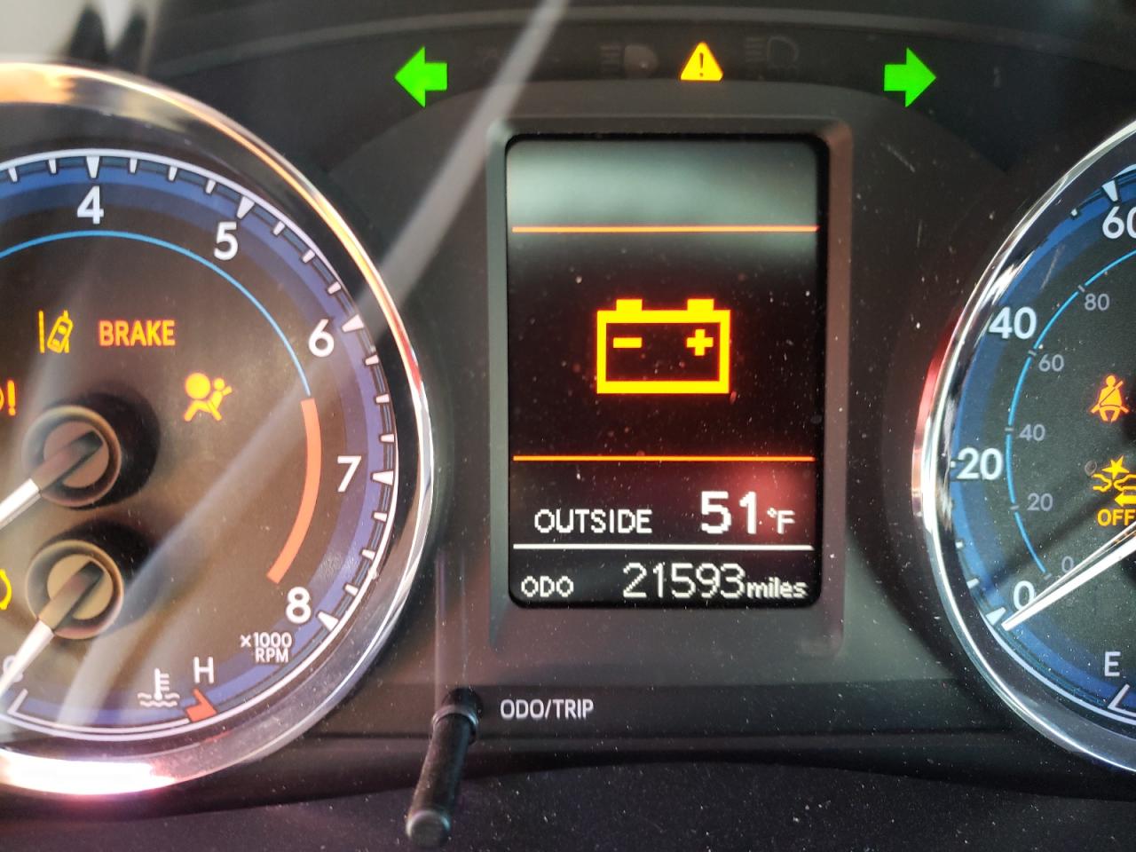 Photo 8 from auction – 2018 TOYOTA COROLLA L with VIN 2T1BURHE4JC084574