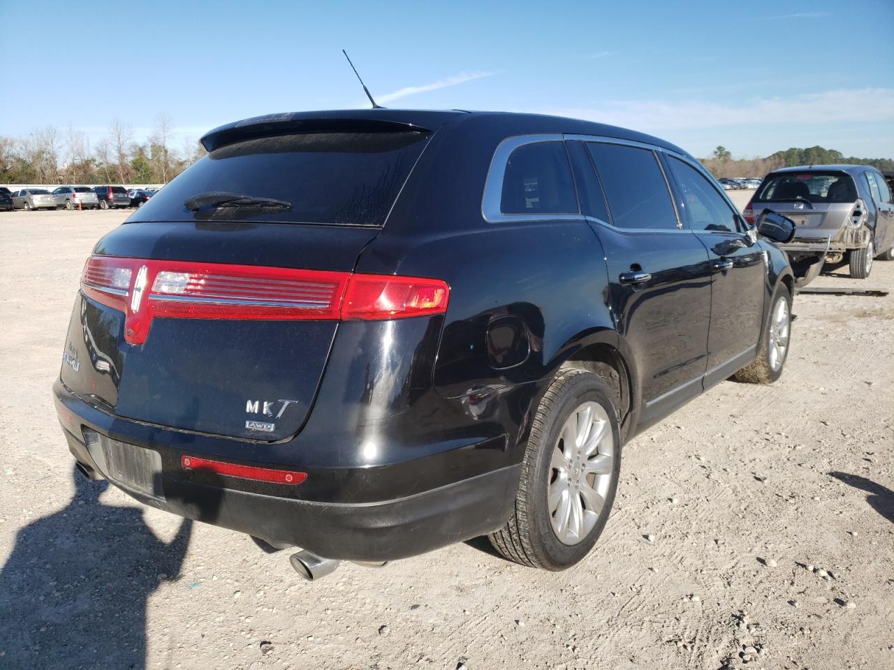 Photo 4 from auction – 2016 LINCOLN MKT with VIN 2LMHJ5FK2GBL01352