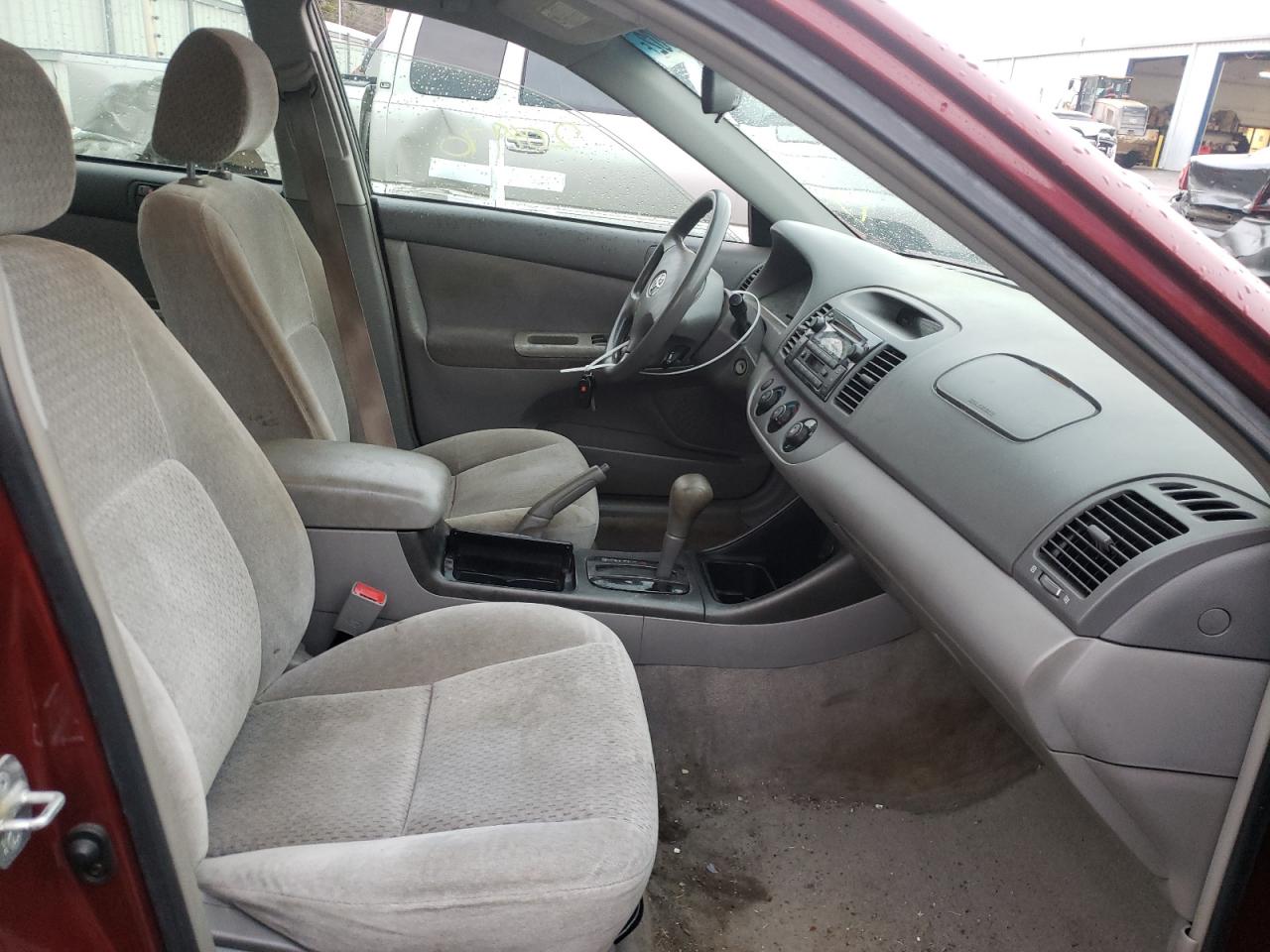 Photo 5 from auction – 2002 TOYOTA CAMRY LE with VIN 4T1BE32K22U623329