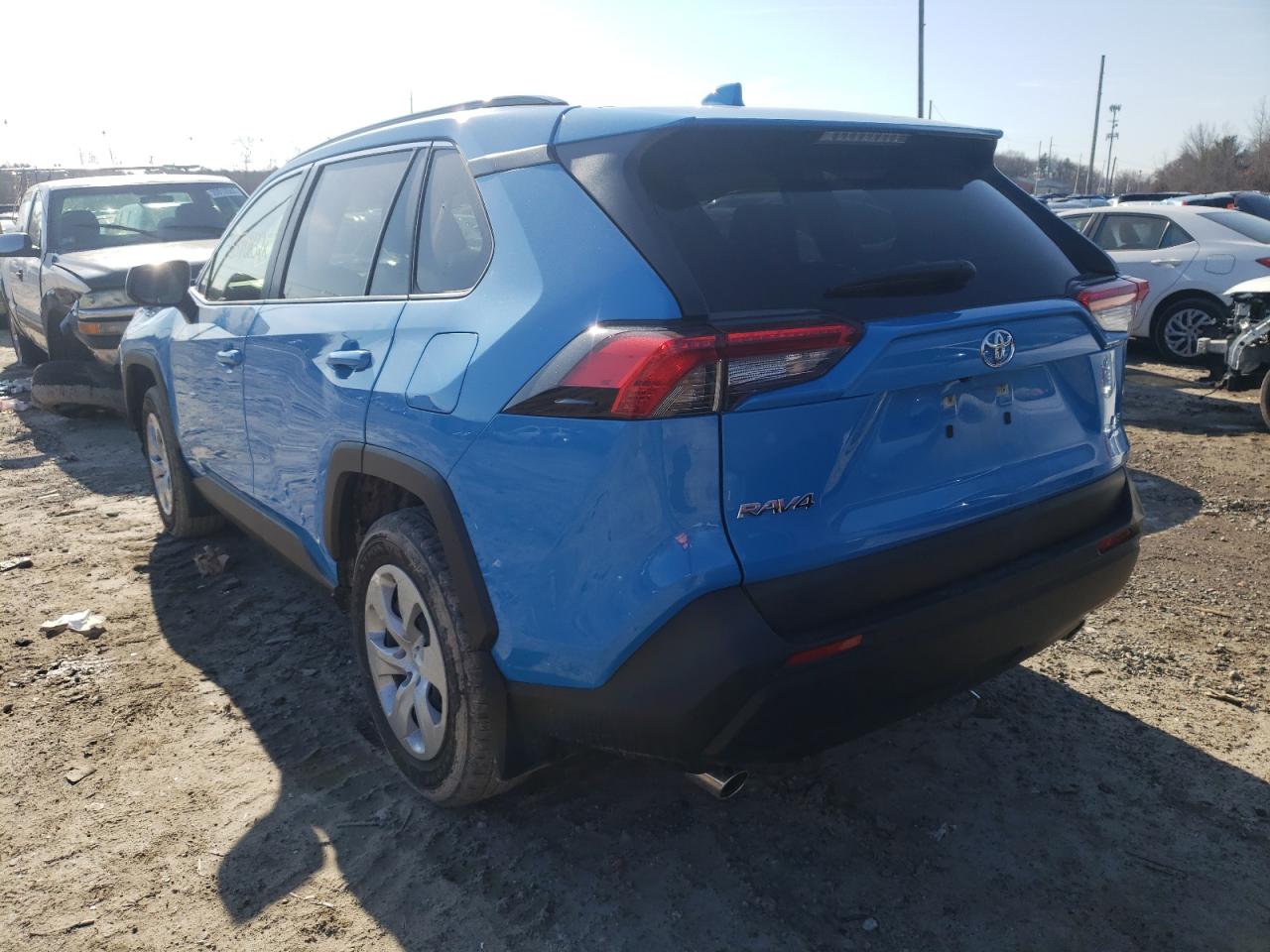 Photo 3 from auction – 2019 TOYOTA RAV4 LE with VIN JTMF1RFVXKD504842