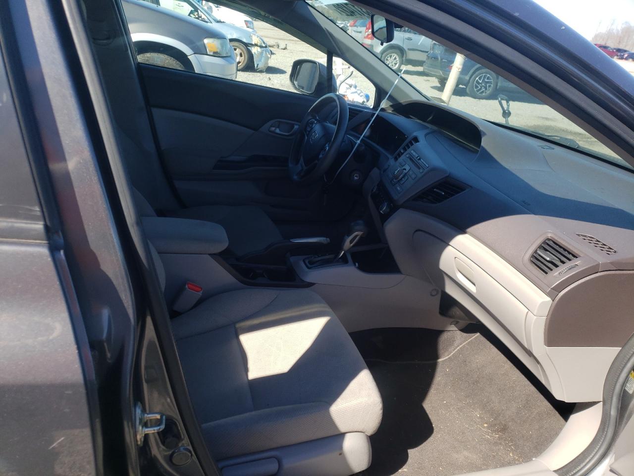 Photo 5 from auction – 2012 HONDA CIVIC LX with VIN 2HGFB2F57CH585339