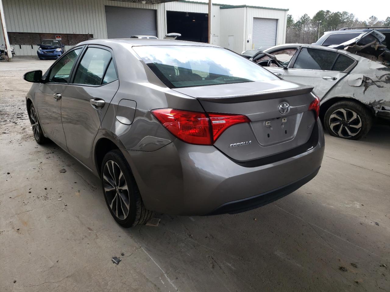 Photo 3 from auction – 2017 TOYOTA COROLLA L with VIN 5YFBURHEXHP646312