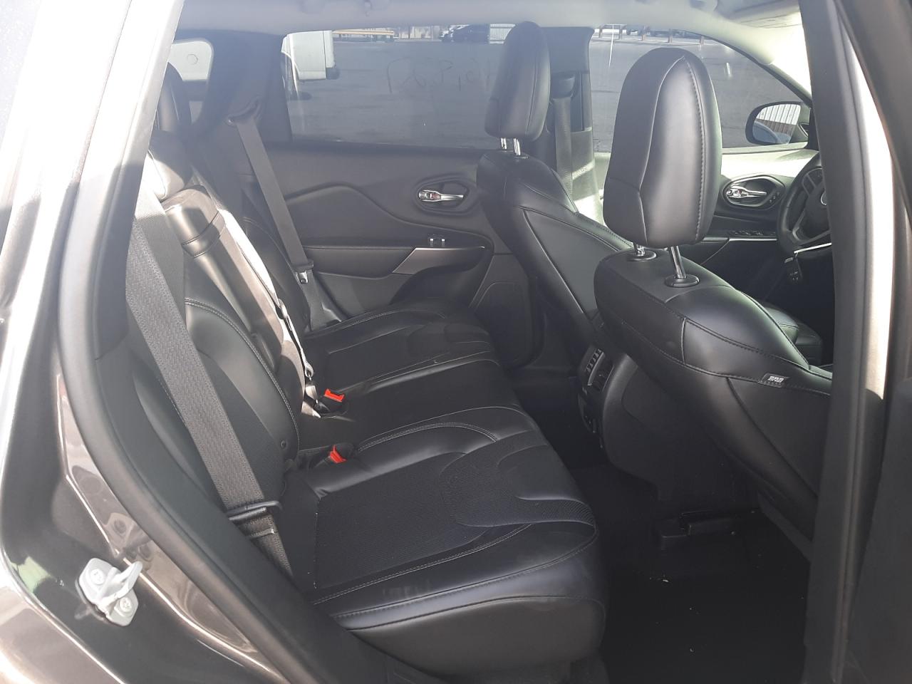 Photo 6 from auction – 2019 JEEP CHEROKEE L with VIN 1C4PJLDBXKD387290