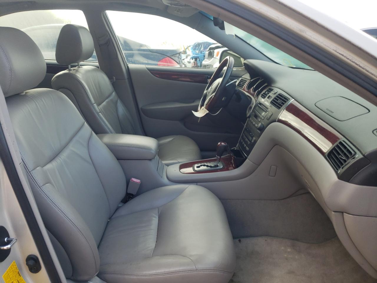Photo 5 from auction – 2002 LEXUS ES 300 with VIN JTHBF30GX20019355