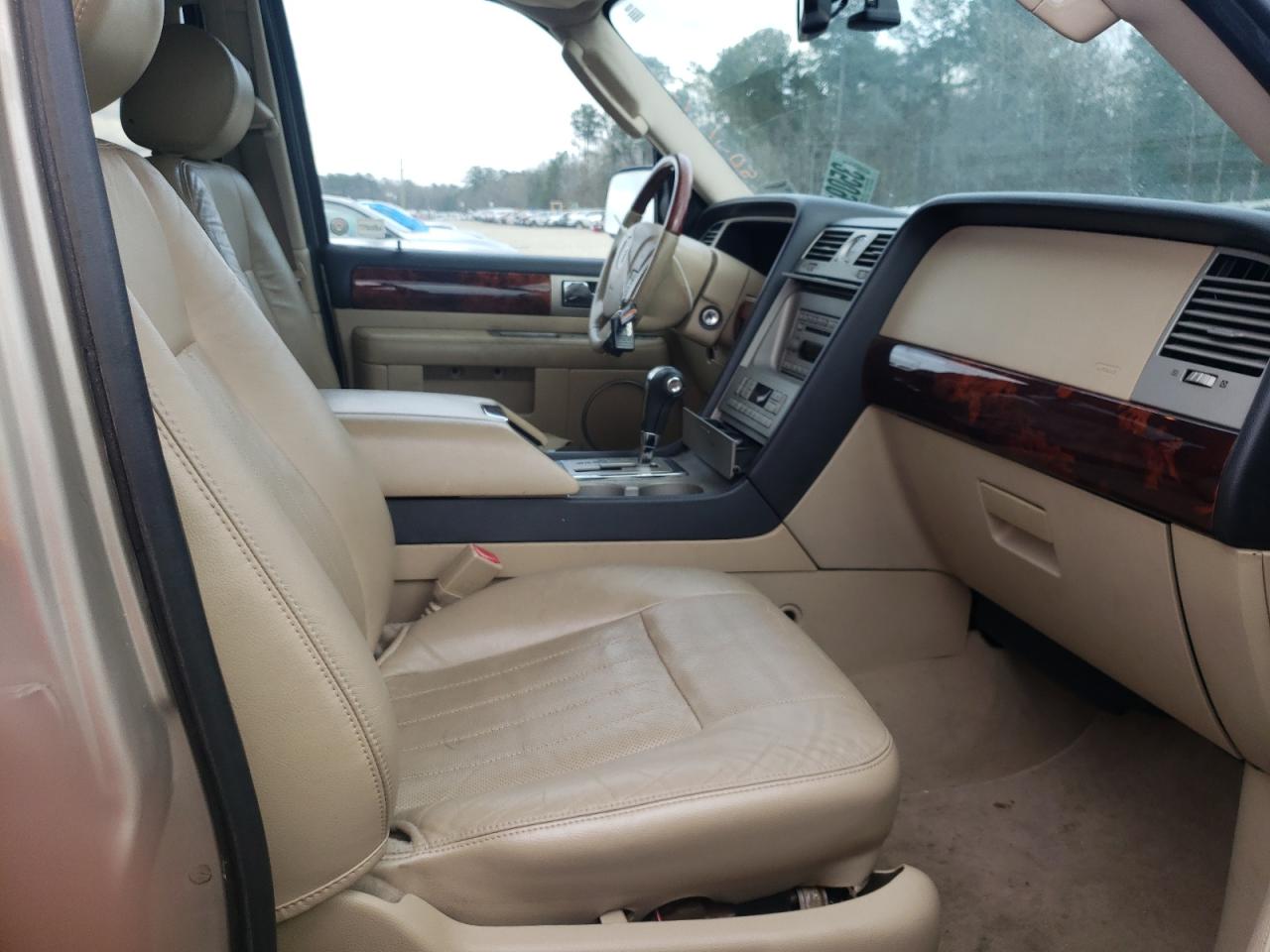 Photo 5 from auction – 2006 LINCOLN NAVIGATOR with VIN 5LMFU27586LJ12430