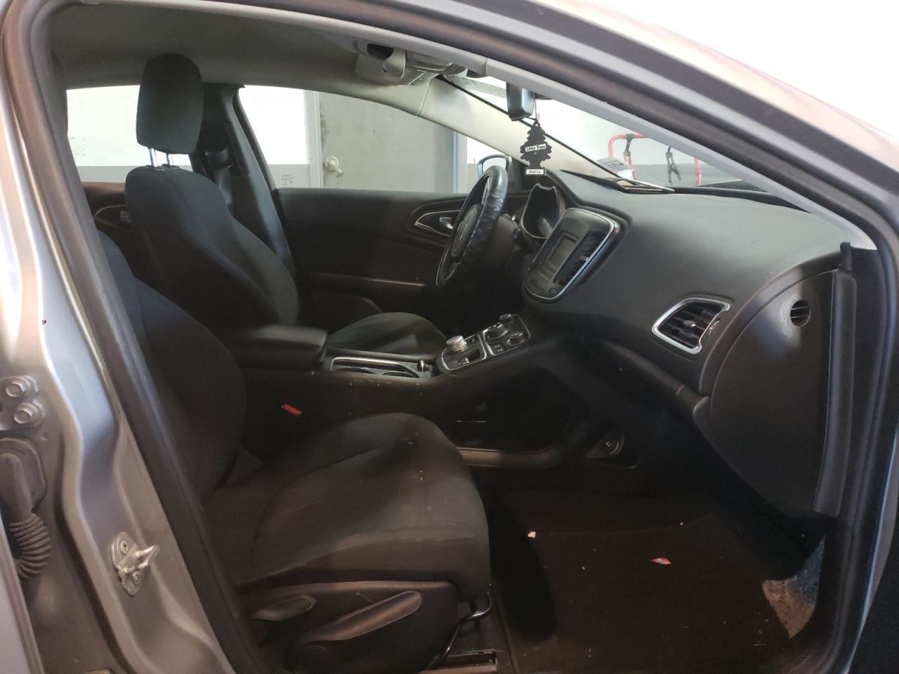 Photo 5 from auction – 2016 CHRYSLER 200 LIMITE with VIN 1C3CCCAB8GN159355