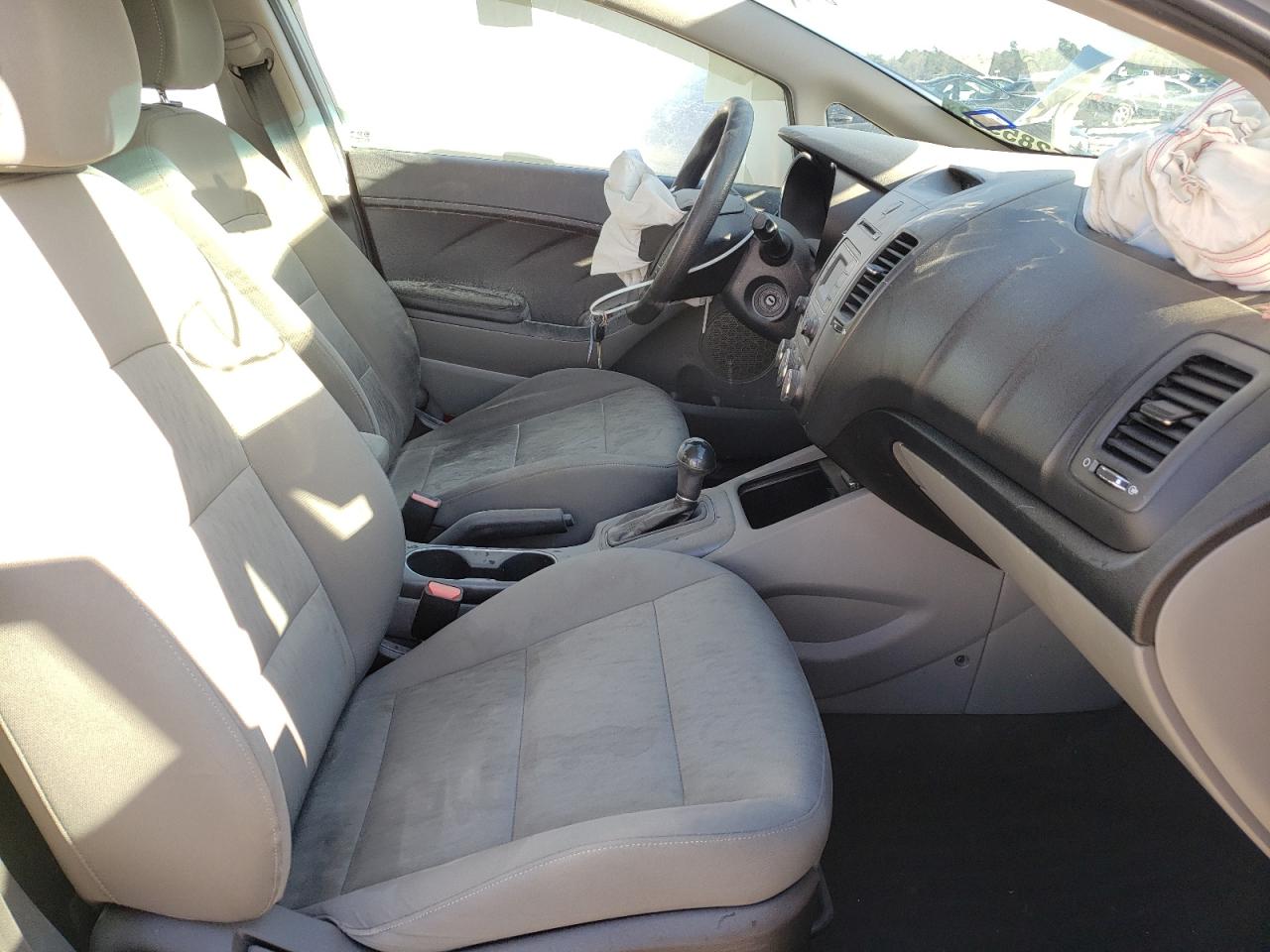 Photo 5 from auction – 2015 KIA FORTE LX with VIN KNAFK4A66F5361899