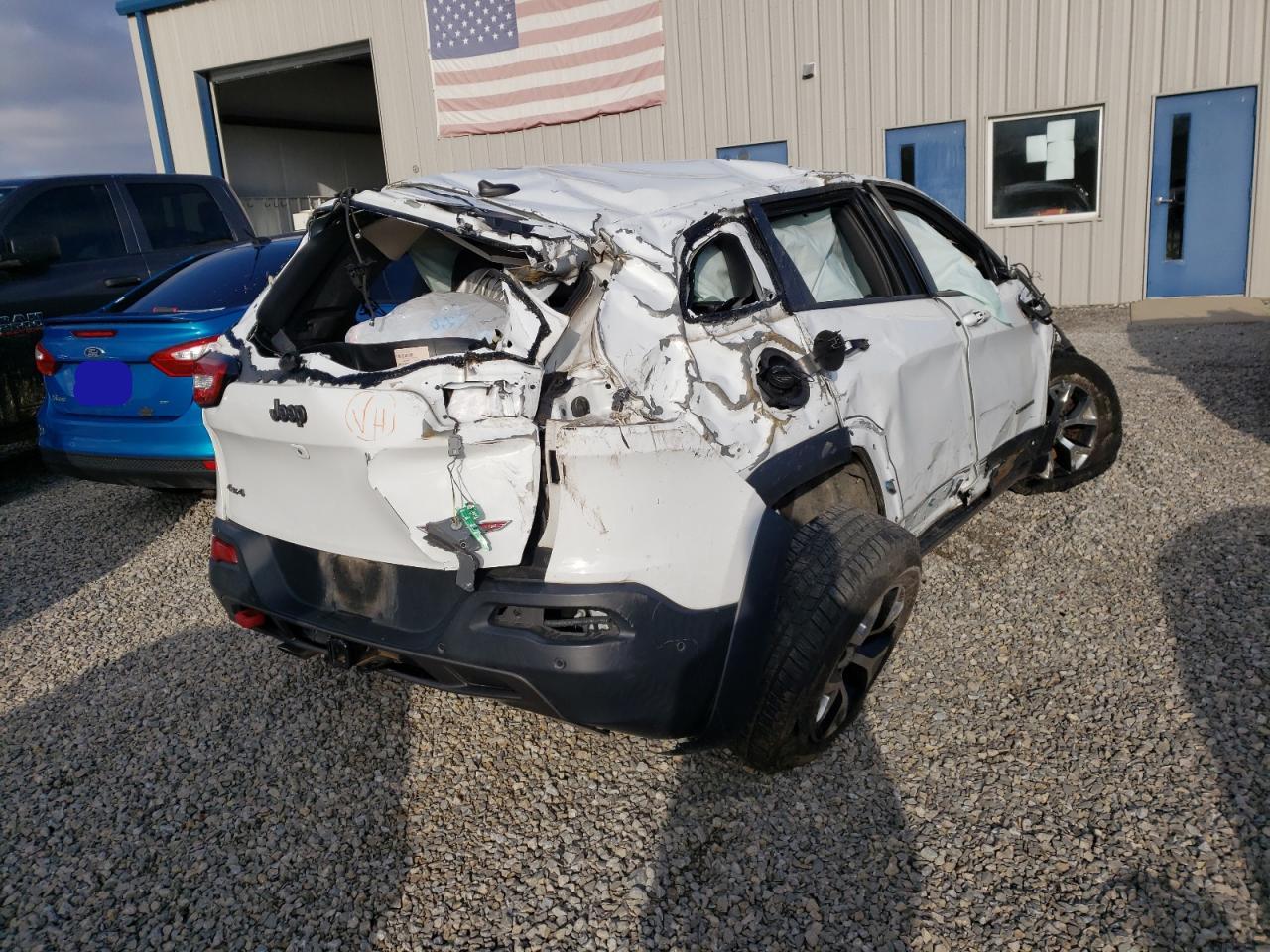 Photo 4 from auction – 2015 JEEP CHEROKEE T with VIN 1C4PJMBS4FW586127