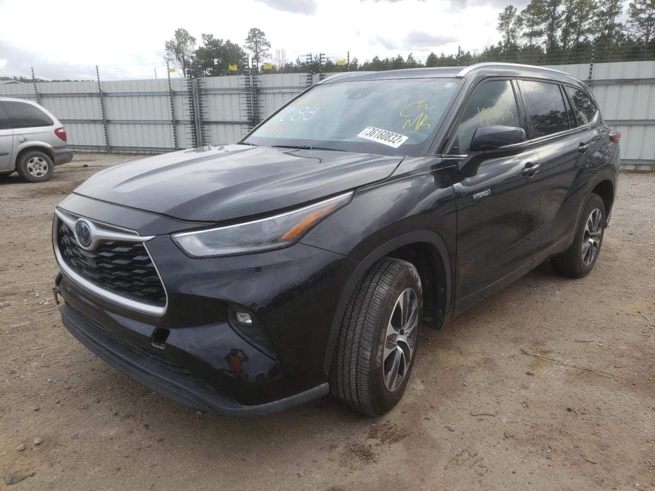 Photo 2 from auction – 2021 TOYOTA HIGHLANDER with VIN 5TDGARAH3MS505408