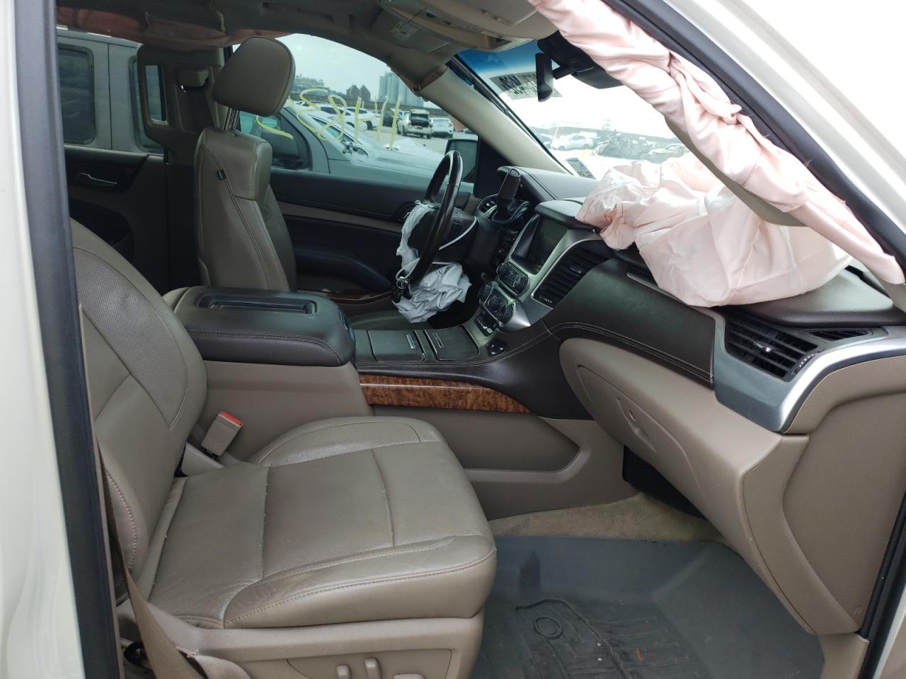 Photo 5 from auction – 2015 CHEVROLET SUBURBAN C with VIN 1GNSCKKC5FR170241