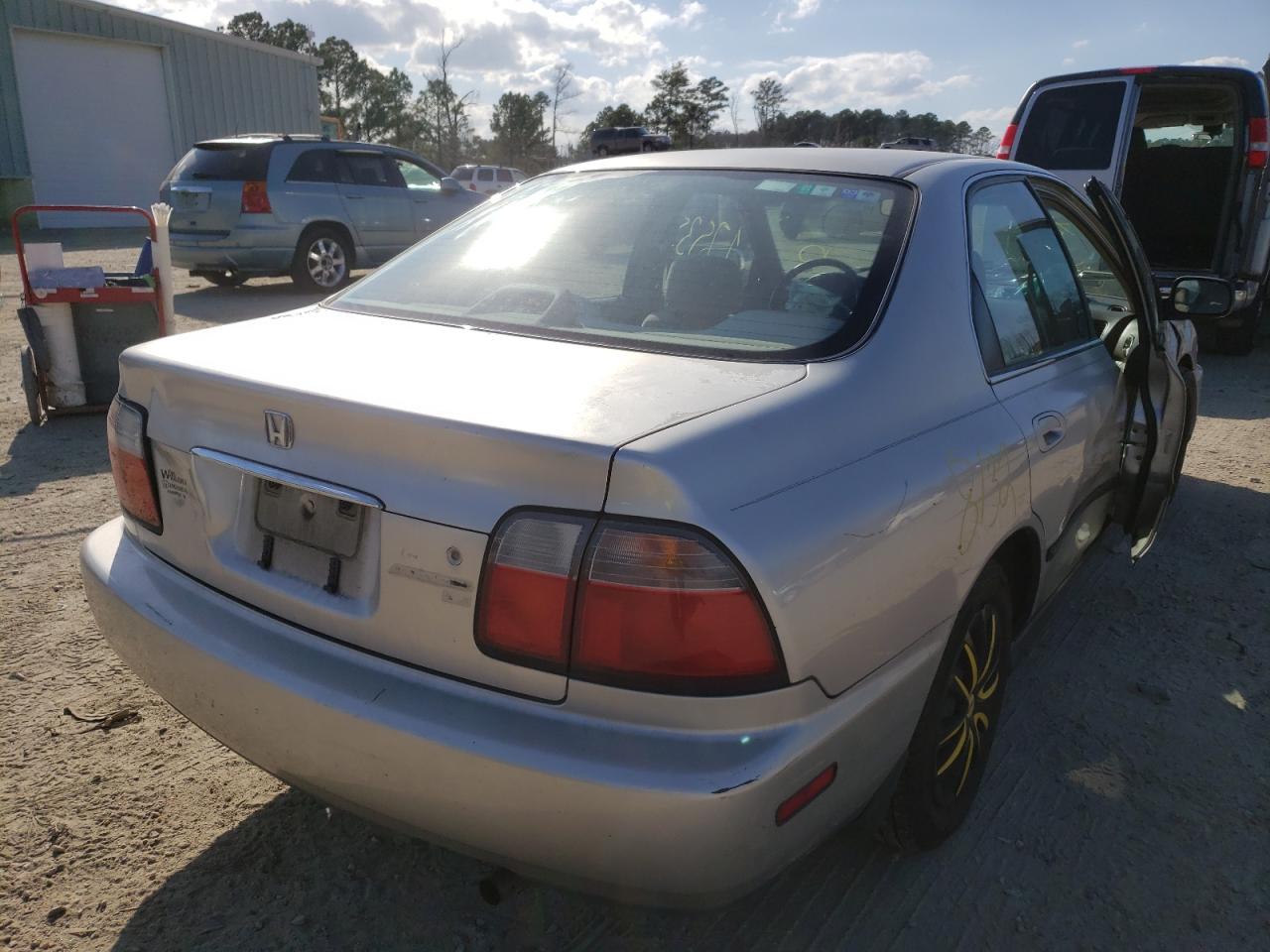 Photo 4 from auction – 1997 HONDA ACCORD DX with VIN JHMCD5636VC001433