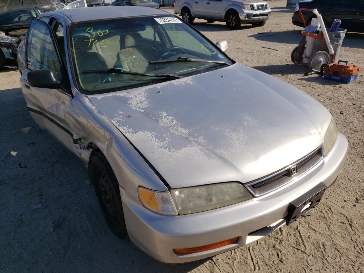 HONDA ACCORD DX 1997 with VIN JHMCD5636VC001433 - Photo from auction