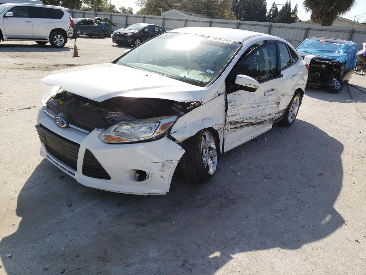 Photo 2 from auction – 2014 FORD FOCUS SE with VIN 1FADP3F22EL277817