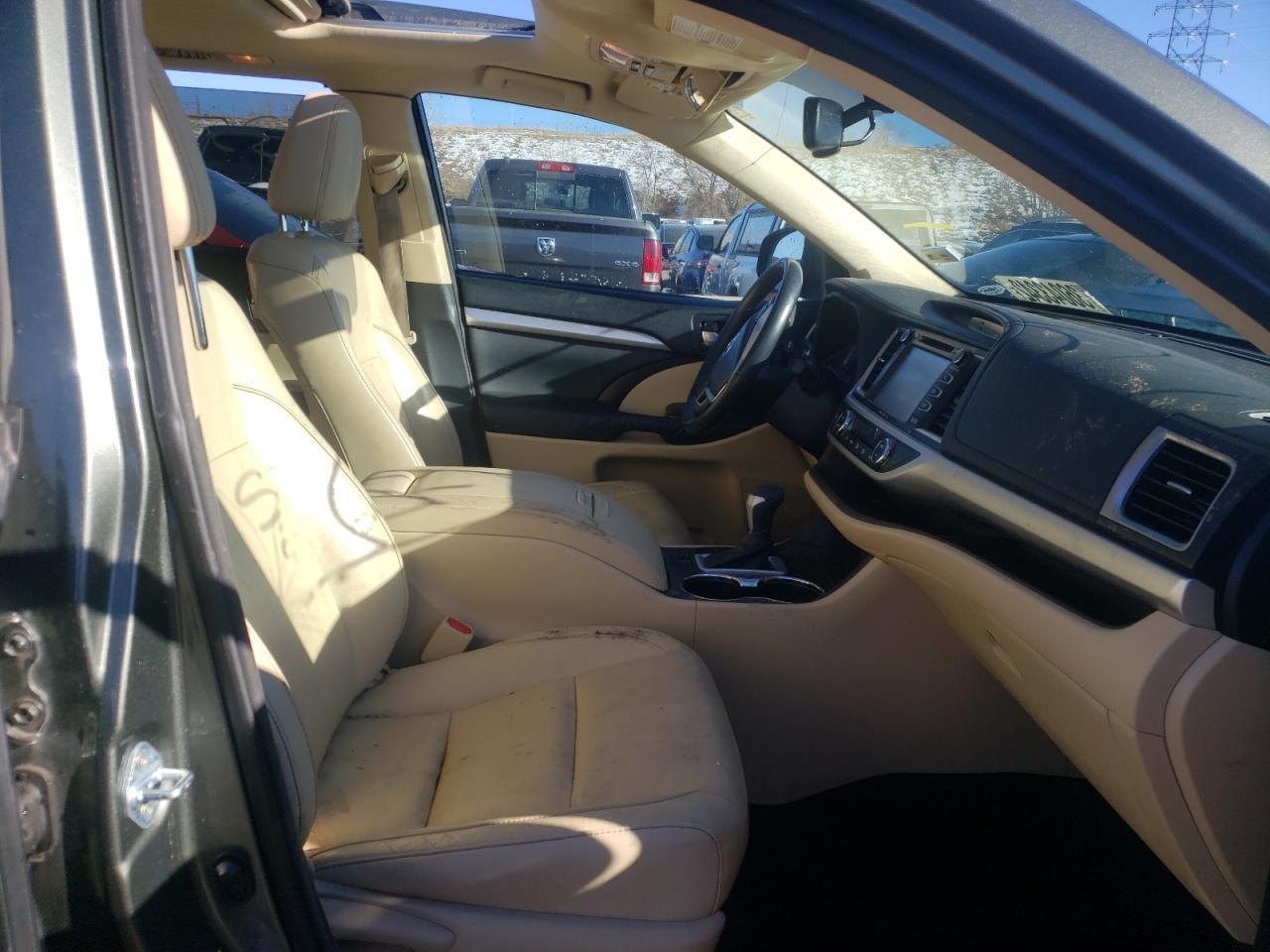Photo 5 from auction – 2014 TOYOTA HIGHLANDER with VIN 5TDJKRFHXES063532