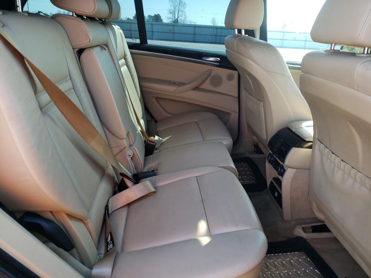 Photo 6 from auction – 2007 BMW X5 4.8I with VIN 4USFE83517LY64012