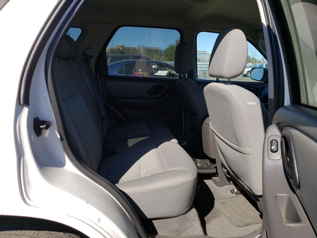 Photo 6 from auction – 2005 FORD ESCAPE XLT with VIN 1FMCU03145KB33664