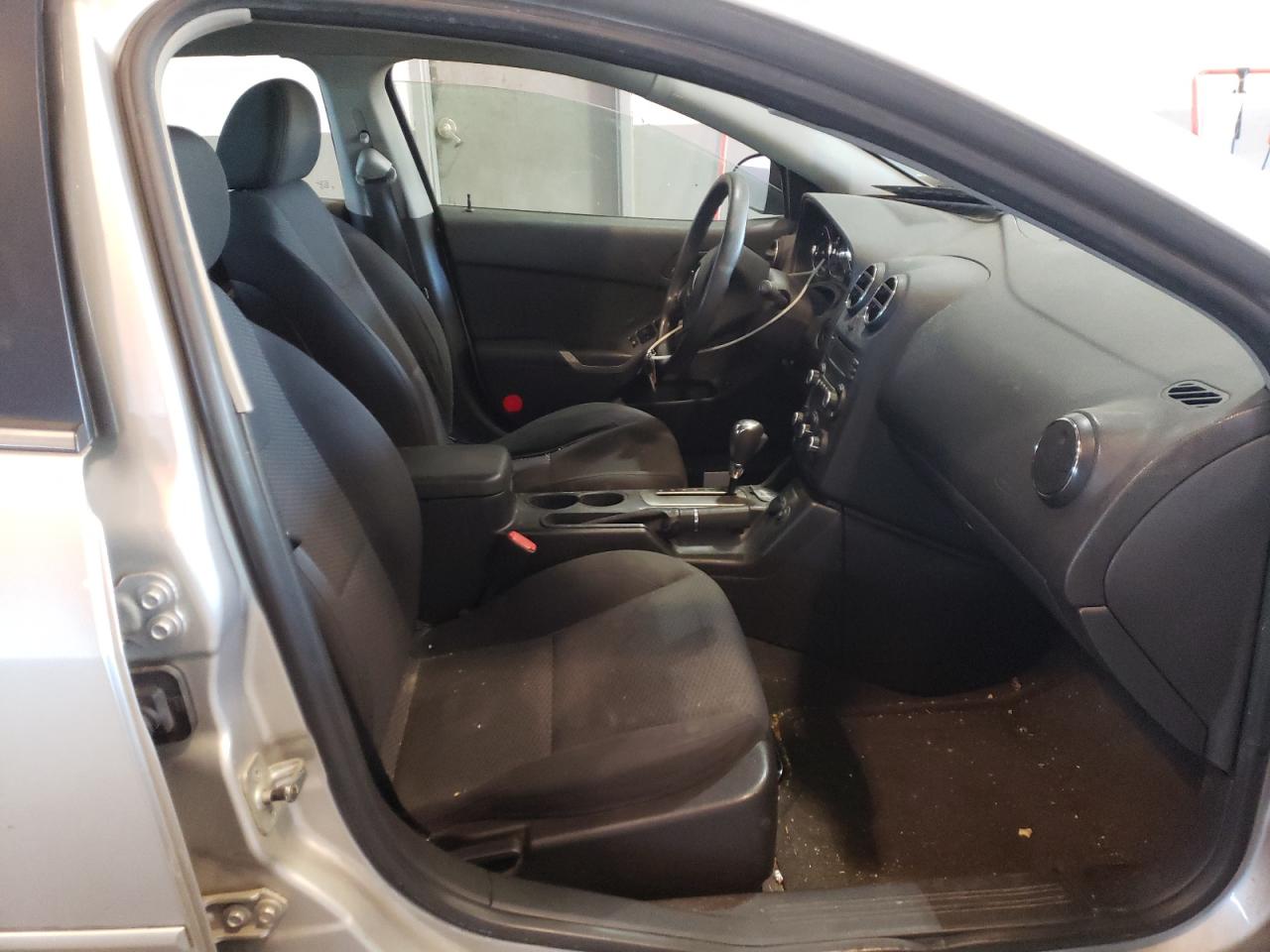 Photo 5 from auction – 2006 PONTIAC G6 SE with VIN 1G2ZF55B064256173