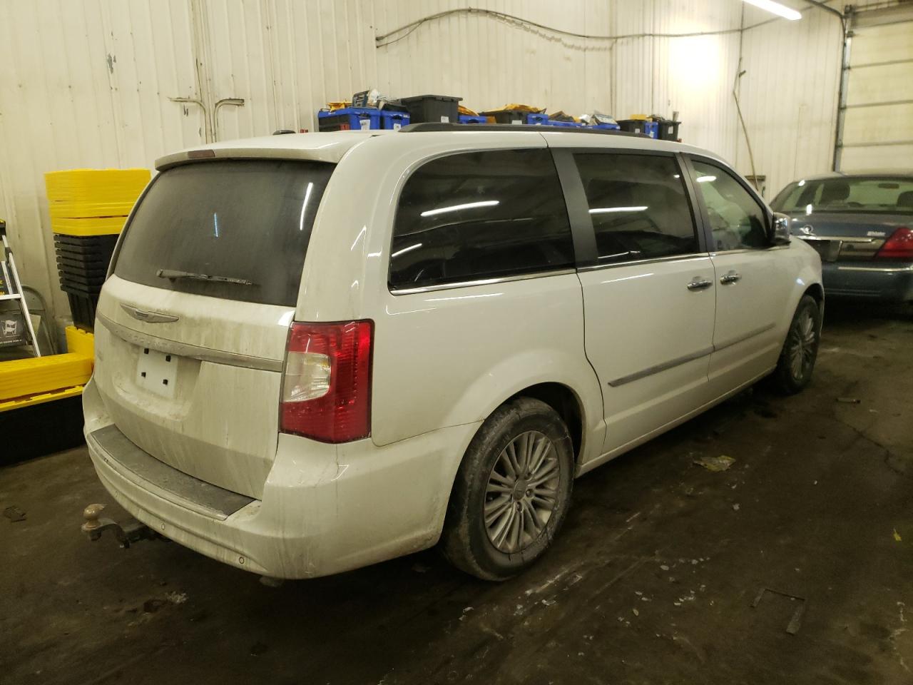 Photo 4 from auction – 2015 CHRYSLER TOWN & COU with VIN 2C4RC1CG0FR563318
