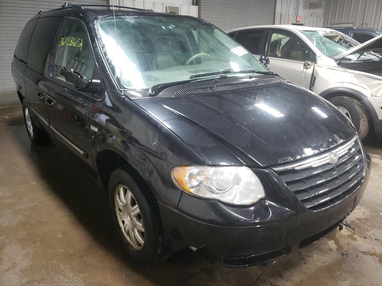 CHRYSLER TOWN & COU 2006 with VIN 2A4GP54L16R688935 - Photo from auction