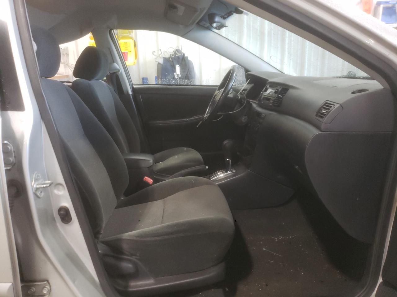 Photo 5 from auction – 2004 TOYOTA COROLLA CE with VIN 1NXBR32E24Z319659